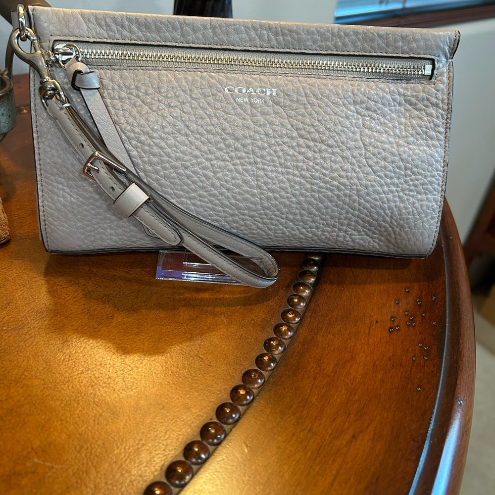 Coach Pebbled Leather Wristlet EUC